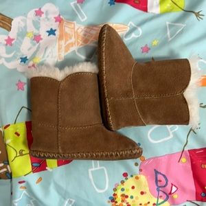 Ugg toddle/baby crib shoes